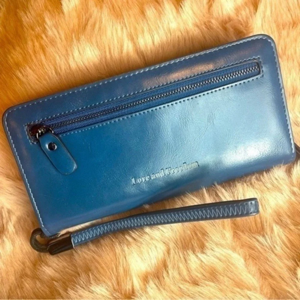 LOVE and freedom Large Wrist Wallet Blue‎